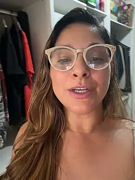 Mariiii_morena - Peladinha e mostrando por 3 minutos