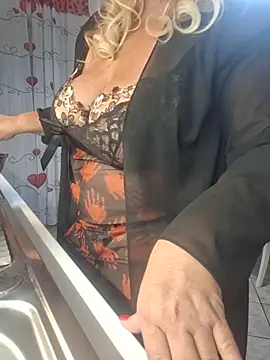 Iolanda69 - Flash tette Cucinando