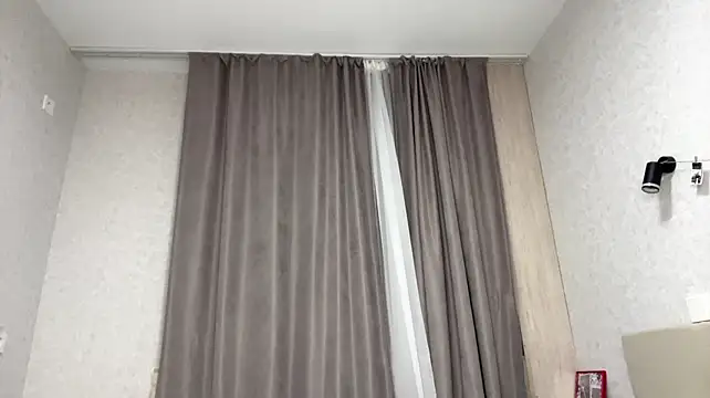 EmilyMint - Lower my pants and do massage👀