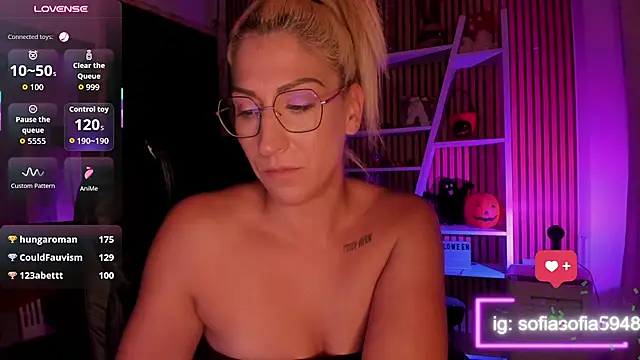 Sofiah_ - ReadyForSeeMyPussyAndPutYourFingerIn🔍