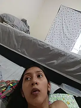 LauraMontaii - I masturbate my ass for 2 minutes