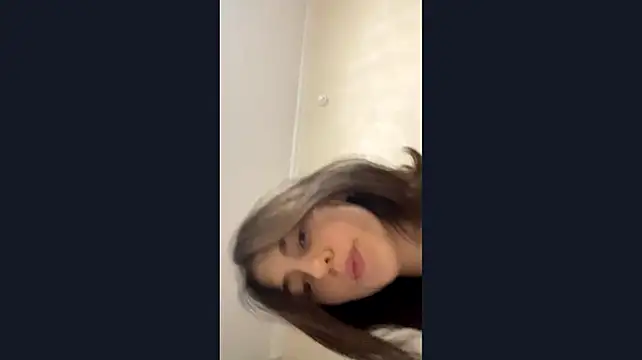 JessicaRomjue - Let's see my naked back 😘