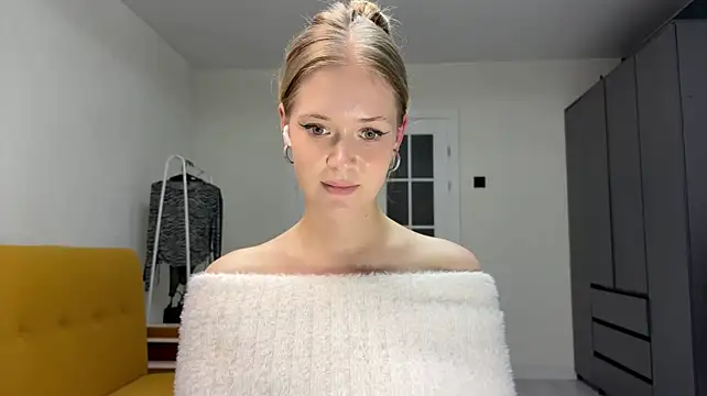 MeliMurrr - underboobies
