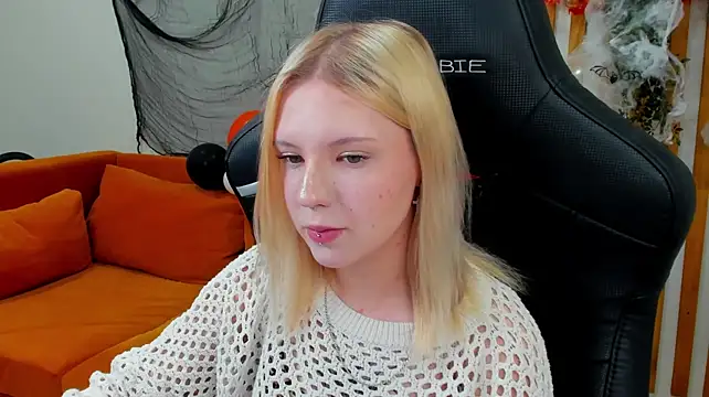 NellyMars - saving up for a macbook for work)