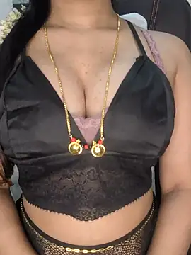 Shriya_reddy - Split on boobs and message