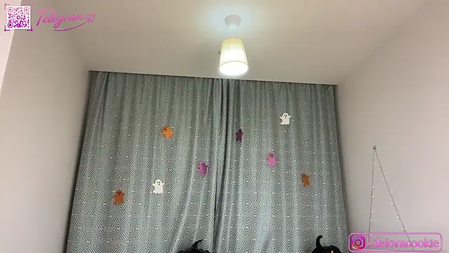 Delorathecookiee - nipples teasing