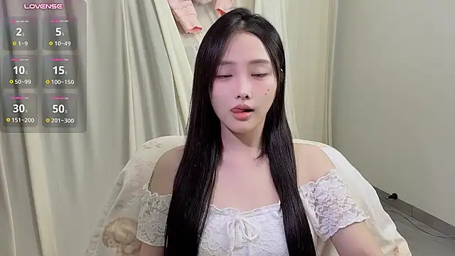 SL-RZ - 新人乔乔刚刚开播，第一次接触直播，大厅不漏点，大尺度只在​CTC​