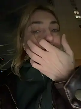 Sunny___Bunny - show tits in public