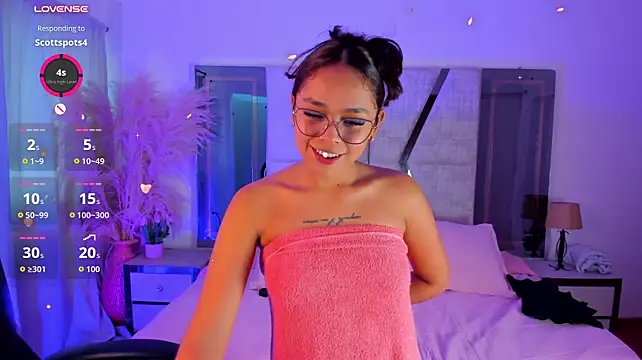 CarolineFyre - Rub my pussy