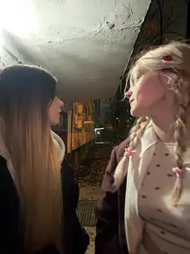 Elsawhere - ELSA REMOVE BOOK AND DONT COVER BOOBS😱