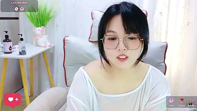 QiQi-Big - m腿特写抚摸小穴