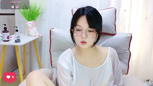 QiQi-Big - m腿特写抚摸小穴