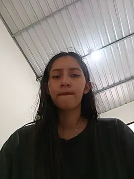 LauraMontaii - I masturbate my ass for 2 minutes