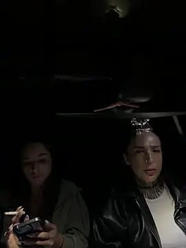 Joanaelaa - Both show boobs +2 videos