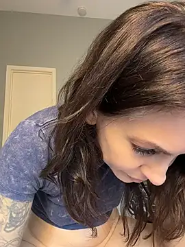 BeautifulMesss - Masturbate top pf stairs risky