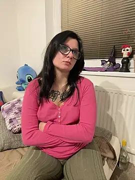 Marketatomas - Šukání dildem mezi prsa 1min.