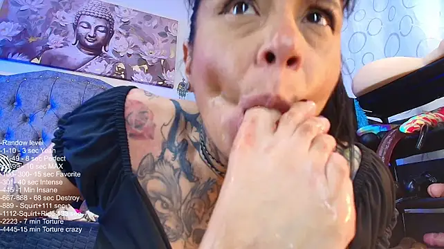 SaraMartins00 - SQUIRT ON FEET AND CREAN CUM