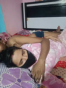 Kdamini - Fingring in public