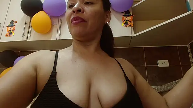 Lizeth_Bels - your milk running through my body! mmmmm