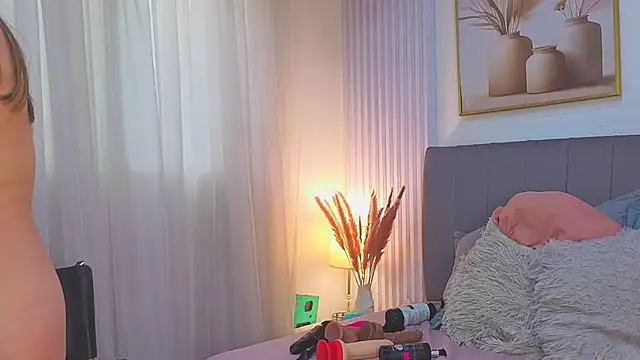 _lara1 - Zoom in on her pussy and stick your dild