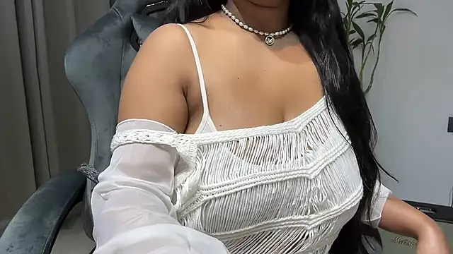 Julie_08 - Deep Cleavage Tease N Spit 🥵🌶️🔥