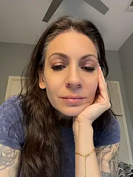 BeautifulMesss - Masturbate in roomates room super risky