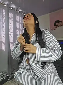 Lolitta_xxx - drink a beer love 🥃+ finger in the ass