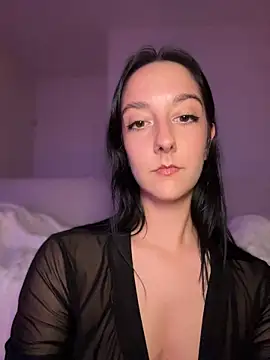 RealJuliette - show boobs & play with nipples