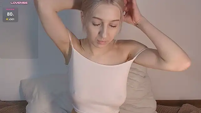 Moonliora - DILDO IN MY PUSSY