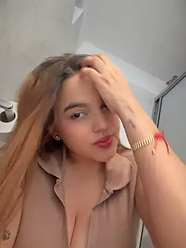 Colibri_xxx - NAKED IN SECRET FAMILY