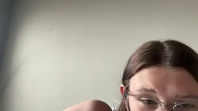 ItsKaylaa - oil my nipples and ass close to cam