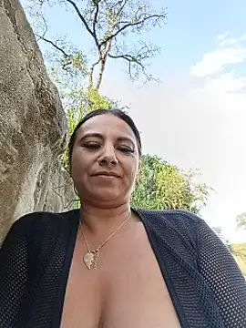 Esmeralda_li - Naked in the water