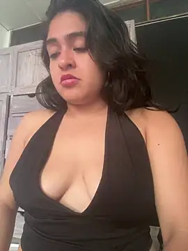 EmilyNoir1 - playing with saliva on my tits