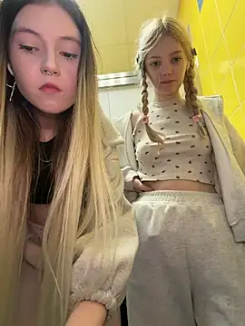 Elsawhere - ELSA OFF HER BRA IN UBER🚖
