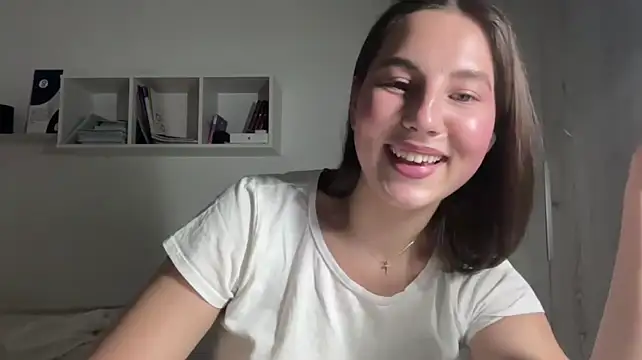 Rubymoonv - Pinch my nipples closely🔞