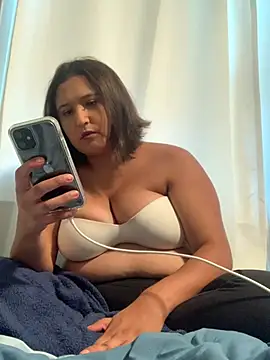 Bbwbelle - Flash tits