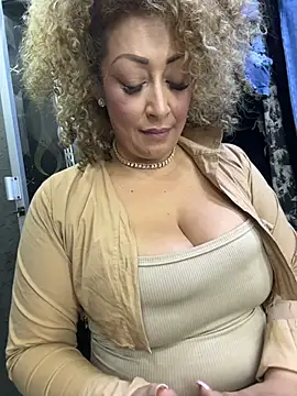 Katti_Barrera - Show milk with my friend 💦