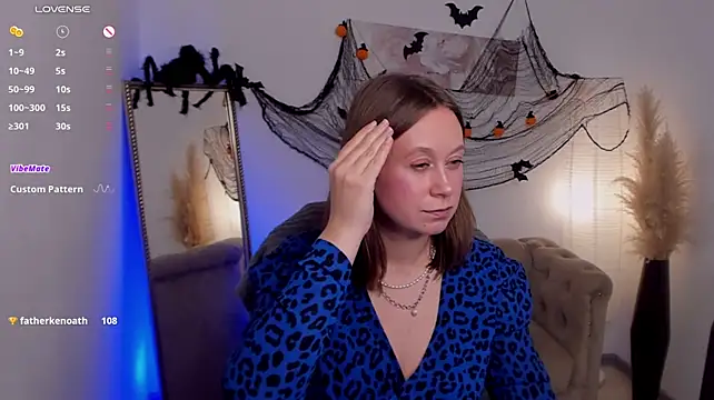 Brooke_lover - rub my pussy lips ;)