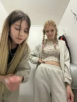 Elsawhere - ELSA OFF HER BRA IN UBER🚖