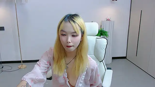 Sexy-girl-feifei - 无内小狗趴揉豆豆5分钟