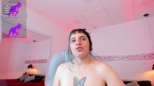 EmaaSmith - Show boobs + play nipples