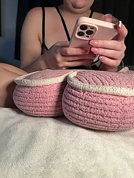 Femmefatalebabe - Naked pussy play