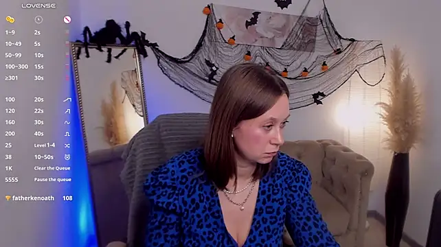 Brooke_lover - rub my pussy lips ;)