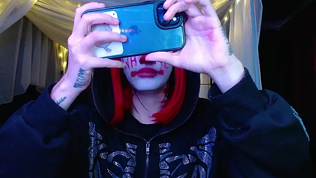 Eloise-brown - Destroy makeup with saliva