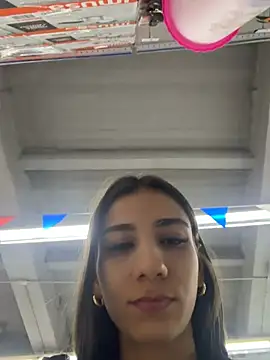 Carolina_1111 - Ride the bike without a thong in the gym