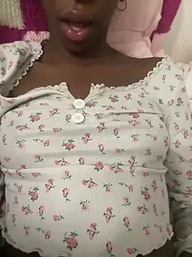SexySkai - Take top off🥵