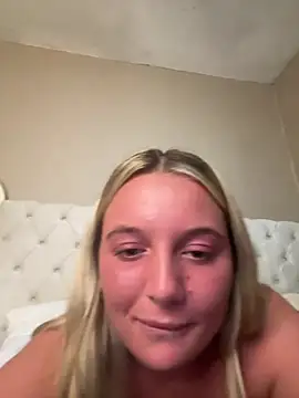 Oliviaabluee - Rub boobs