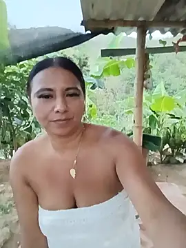 Esmeralda_li - Naked in the water