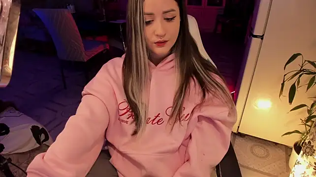 Sserendipityy - suck dildo and look at the camera