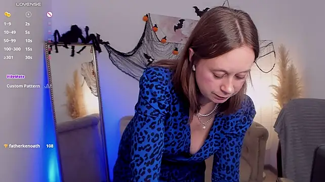 Brooke_lover - rub my pussy lips ;)